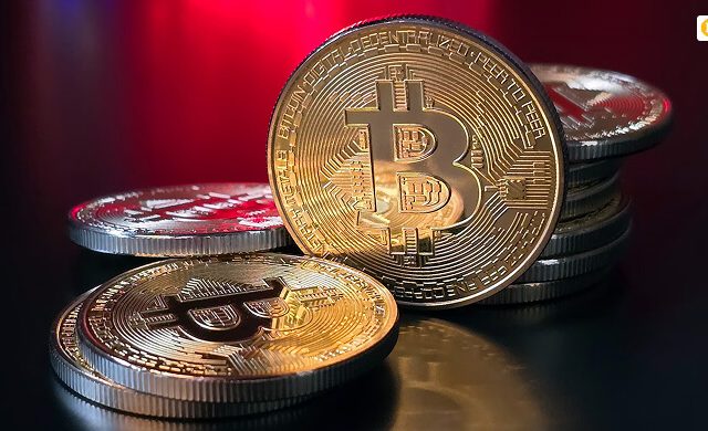 Bitcoin Tests Resistance at $83000